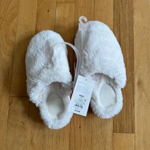 Stars Above Cozy White Faux Fur Slippers Size 5 or 6